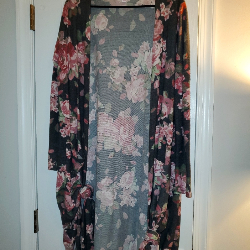Gorgeous LuLaRoe sweater duster!